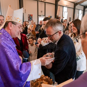 Biskup Šaško krstio 5. i 6. dijete u obiteljima u Župi sv. Šimuna i Jude Tadeja u Markuševcu